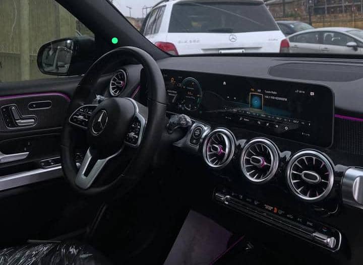 
								Mercedes Benz GLB250 full									