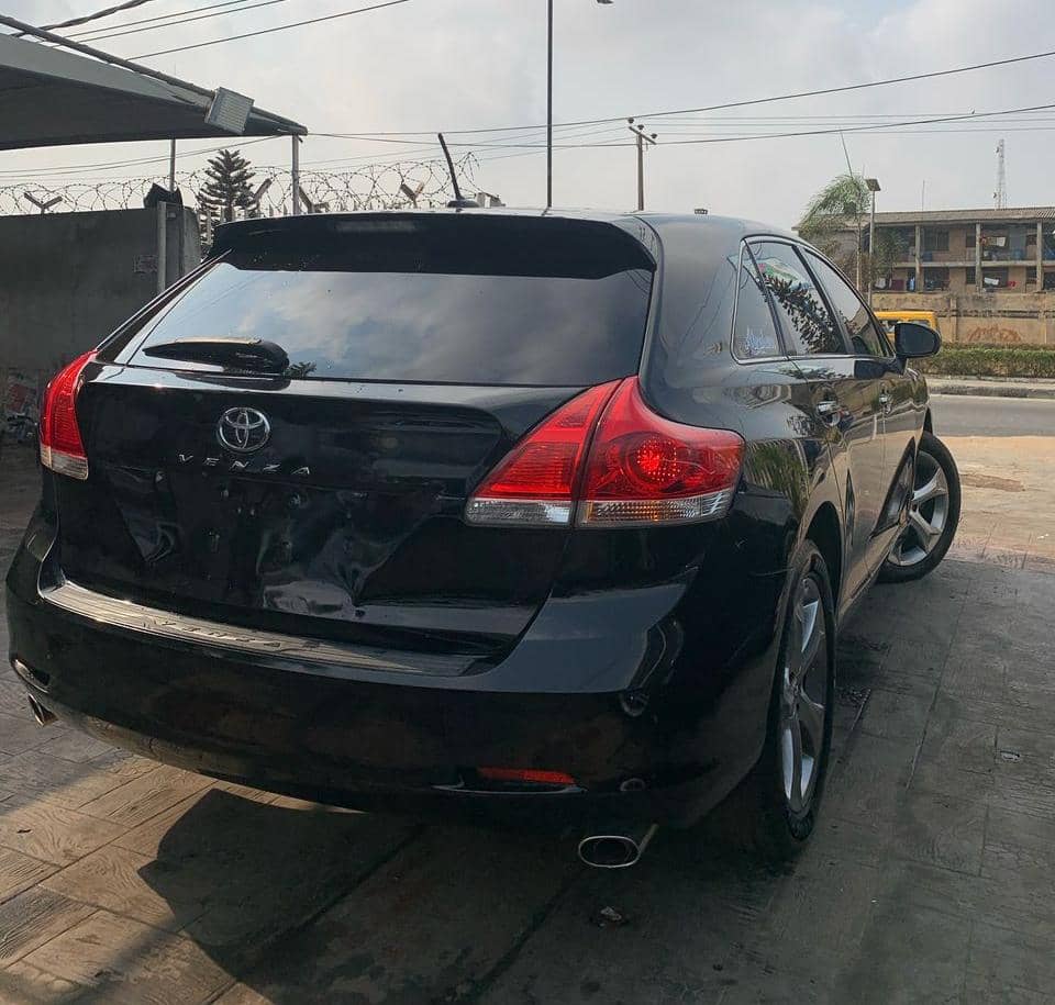 
								Toyota Venza full									
