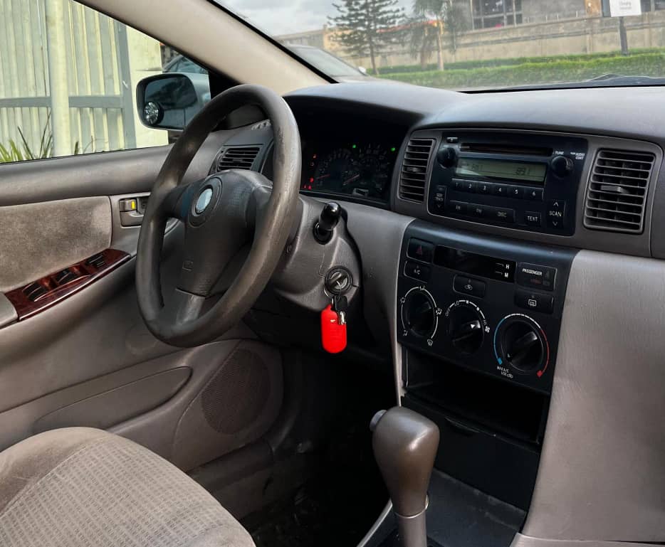 
								2006 Toyota Corolla full									