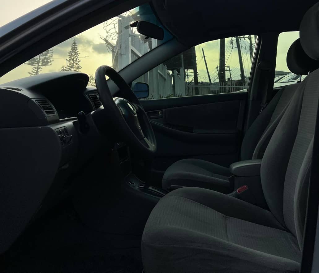 
								2006 Toyota Corolla full									