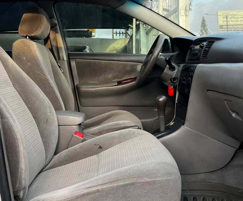 
								2006 Toyota Corolla full									