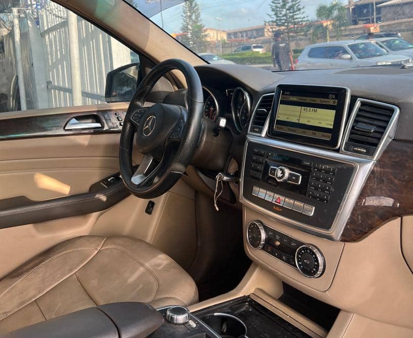 
								Mercedes Benx GLE350 full									